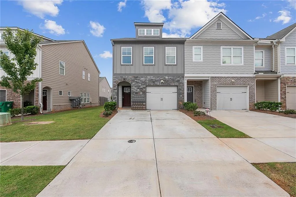 3 bed, 2.5 bath, 1495 sqft, $2,195 — Photo 1
