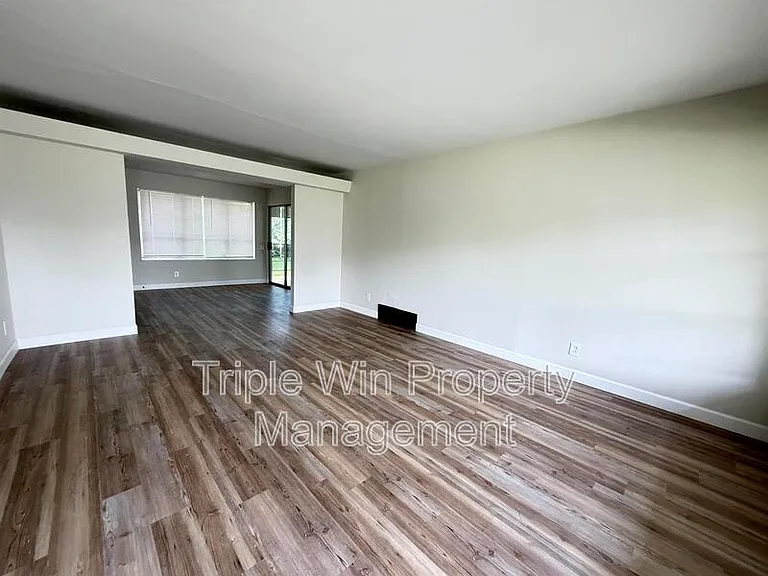 2257 Luxmore Dr — Photo 8