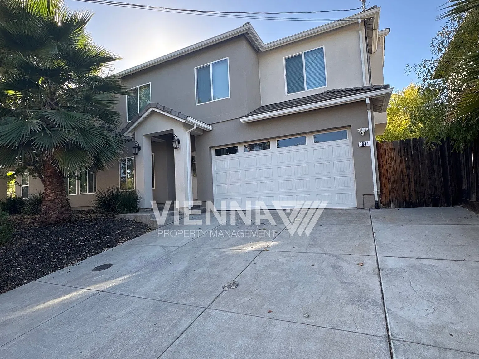 3 bed, 2.5 bath, 1683 sqft, $2,995 — Photo 2