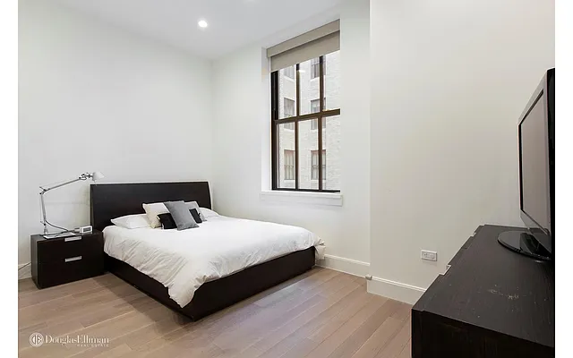 Rented by Douglas Elliman | media 22