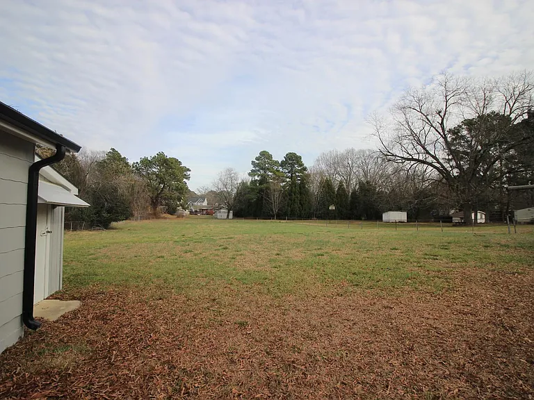 212 N Main St — Photo 23