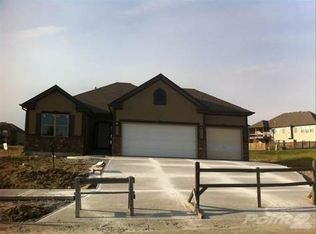 4212 Stonegate Dr, Saint Joseph, MO 64505