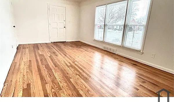 20504 Regent Dr — Photo 2