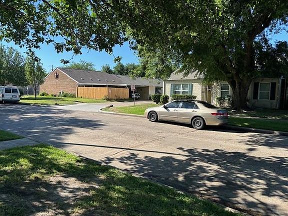 2nd image of 10913 Bexley Dr #913