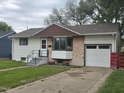 570 Sunset Pl, Bismarck, ND, 58504