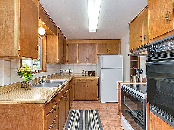 5th image of 18808 46th Ave W