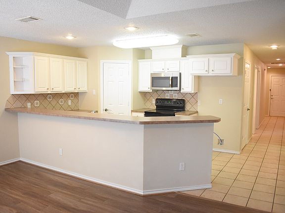 4th image of 3202 109th St Unit A