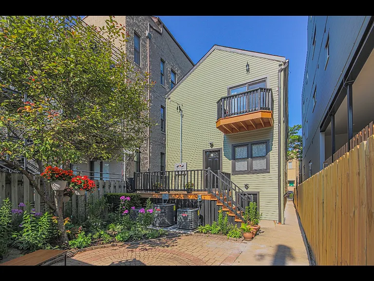 912 N Wood St #1 — Photo 13