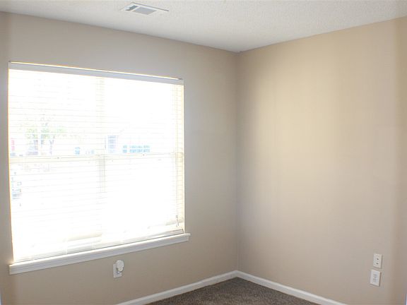 4th image of 221 Worthington Ln