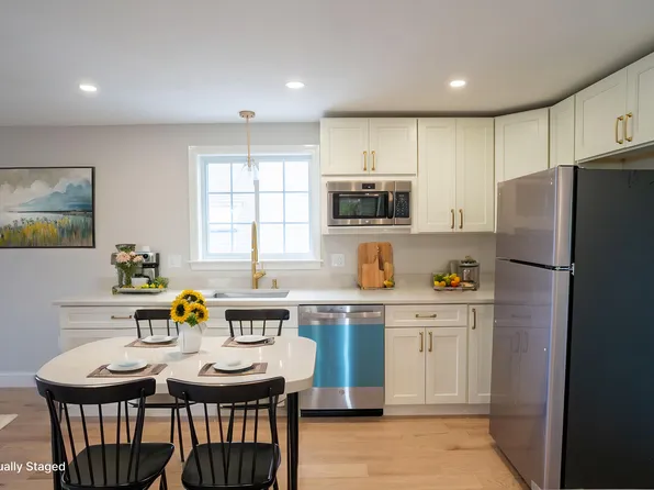 26 Carlton St #3, Peabody, MA 01960