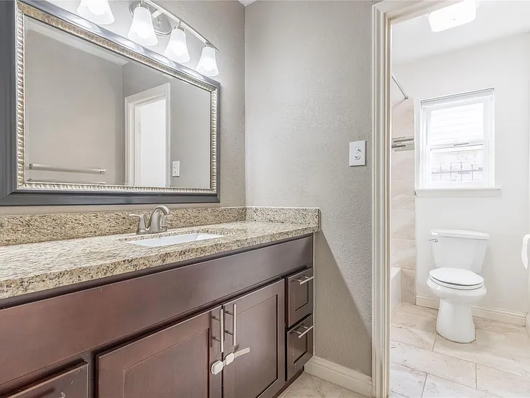 8419 Sharpview Dr — Photo 12