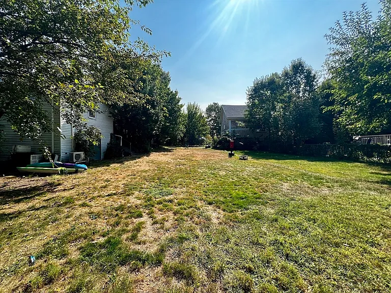 572 Main St #B — Photo 18