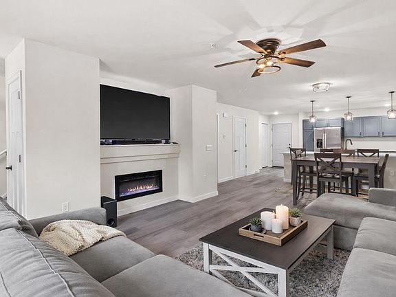 4th image of 405 Emily Road #3