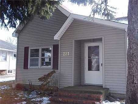 2nd image of 221 E Busby St
