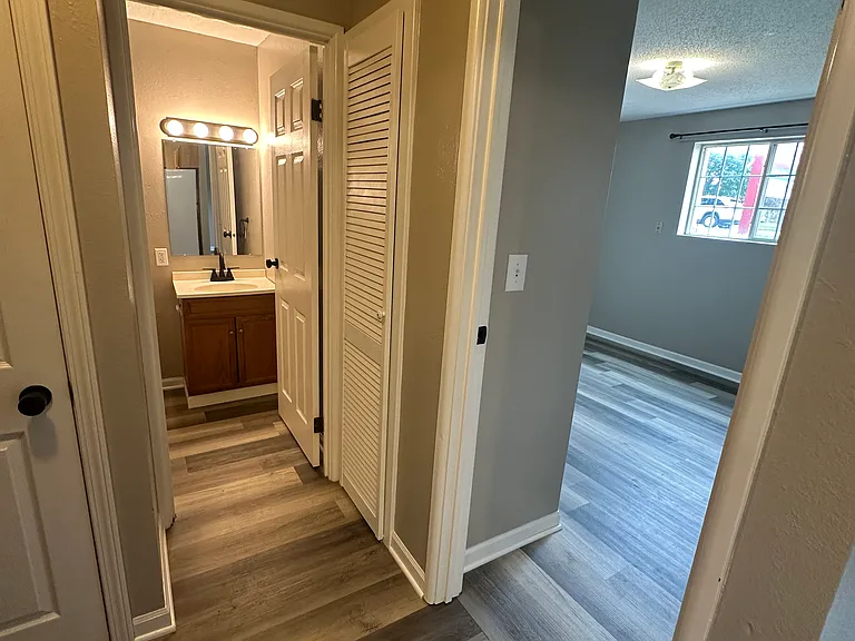 1314 W Pasewalk Ave #6 — Photo 4