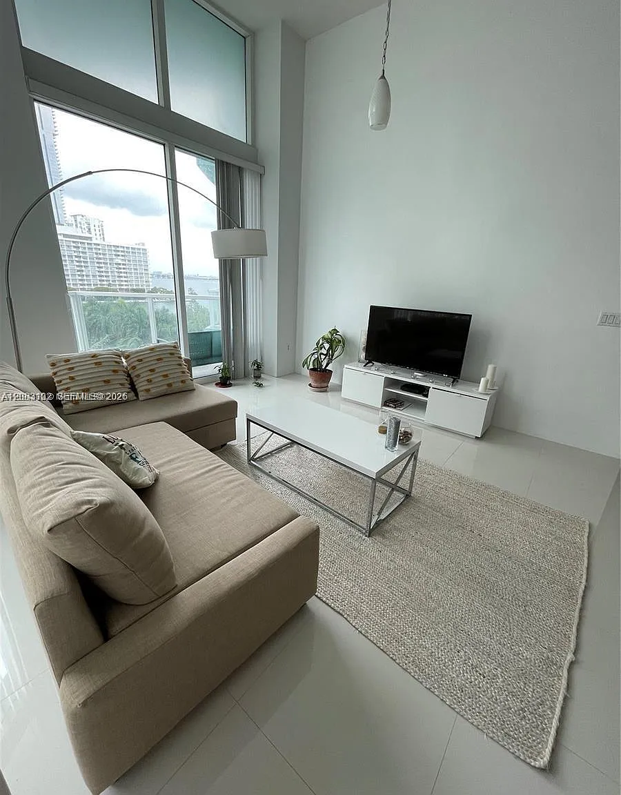 Quantum On The Bay Condo — Photo 3