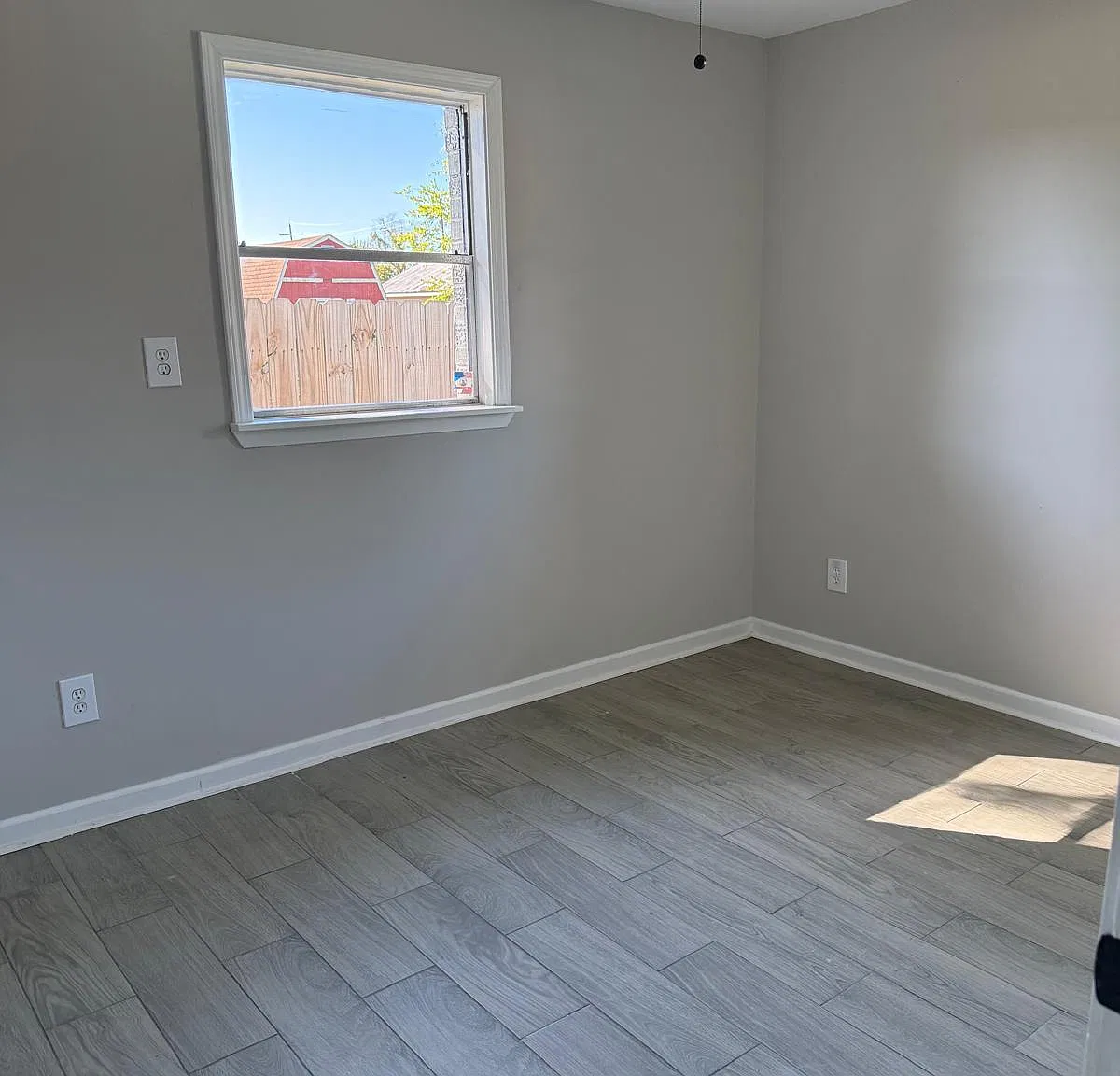 3 bed, 1000 sqft, $1,600 — Photo 3