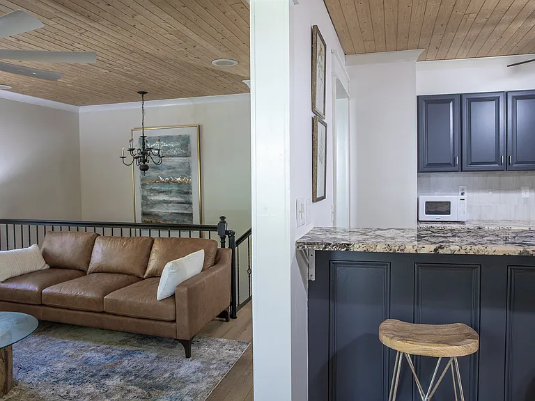 6617 Lynndale Dr — Photo 12