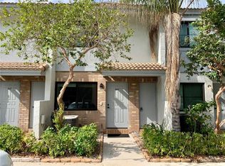 9845 Riverside Dr, Coral Springs, FL 33071