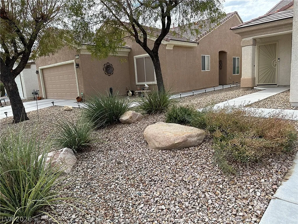 3 bed, 2.0 bath, 1246 sqft, $1,995 — Photo 2
