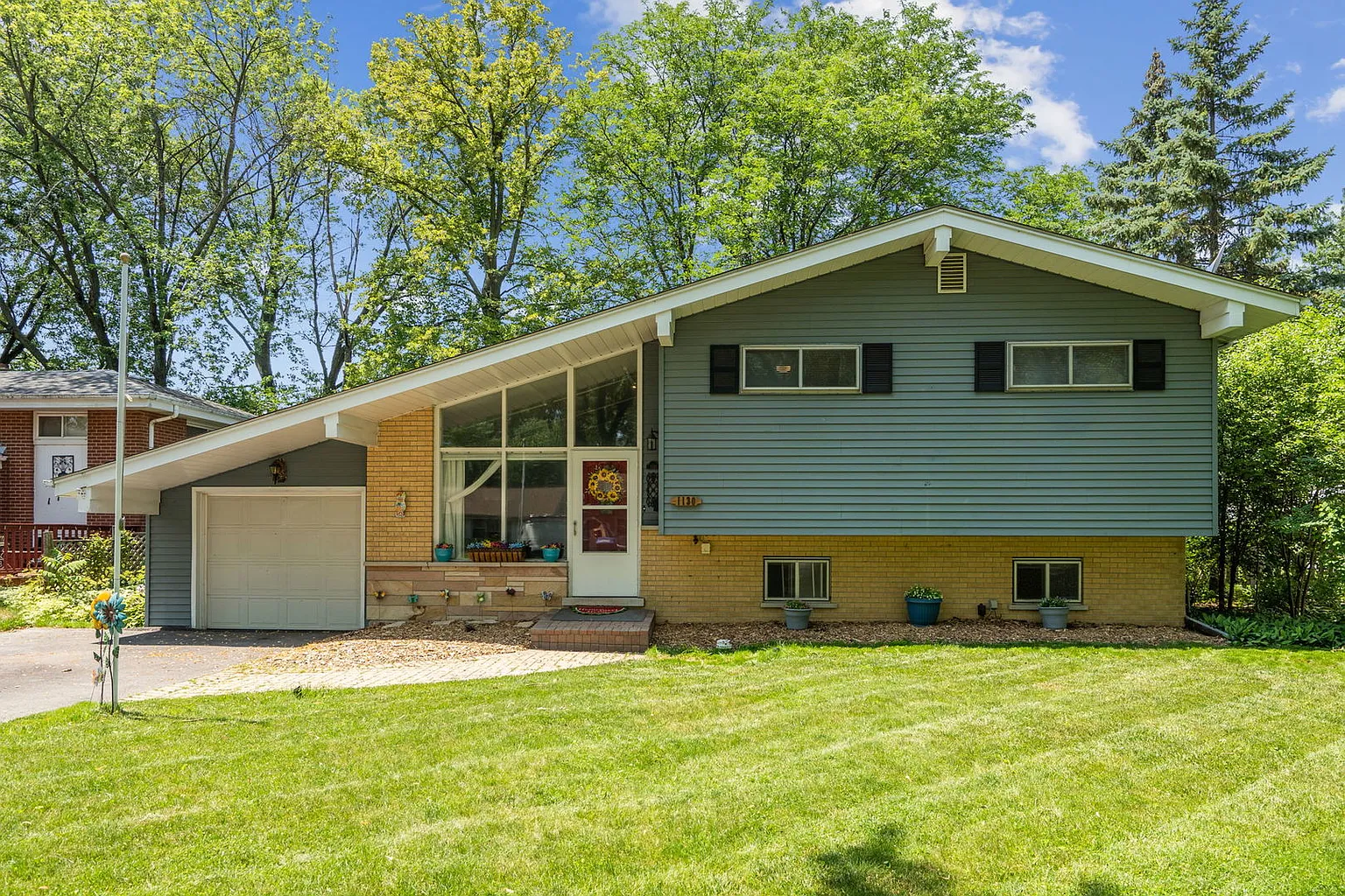 1130 S Julia Dr photo 1