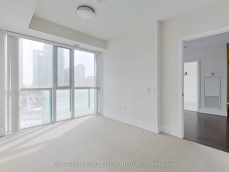 560 Front St W #829 — Photo 25