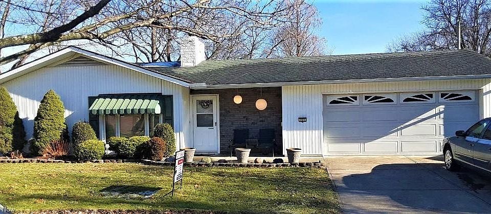 1st image of 721 Surrey Cir