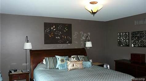 5th image of 20192 Pine Cone Dr