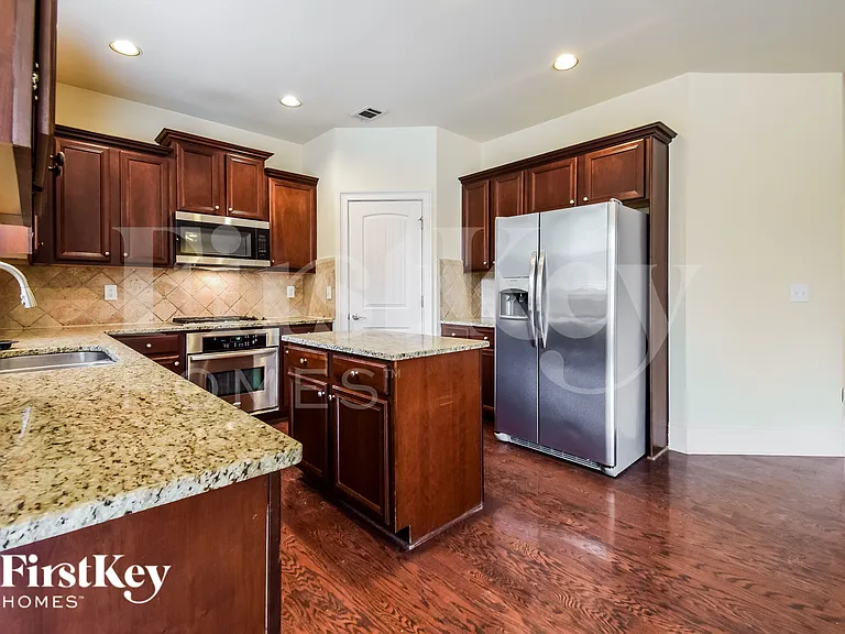 1068 Parkmist Dr — Photo 5