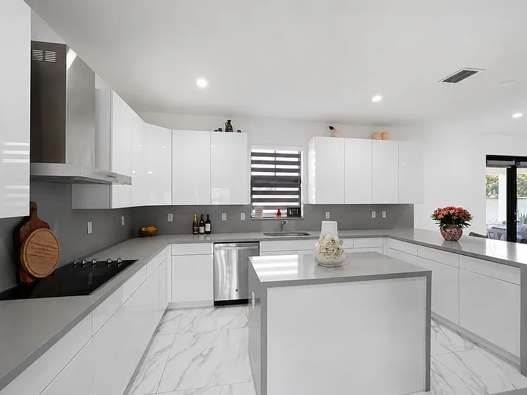 2105 SW 145th Ave — Photo 5