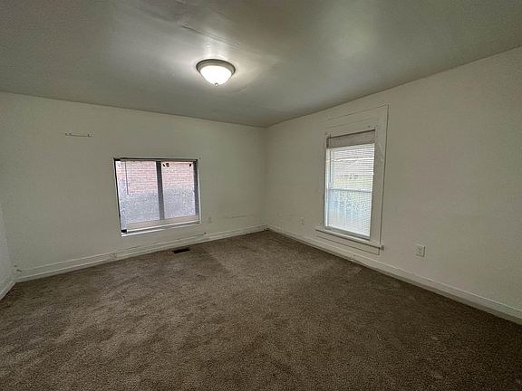4th image of 1421 James St