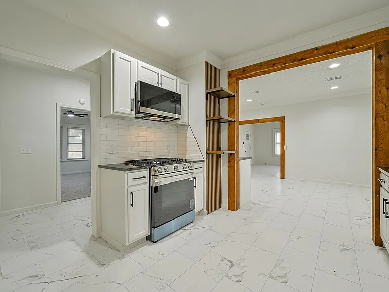1017 NE 16th St — Photo 21