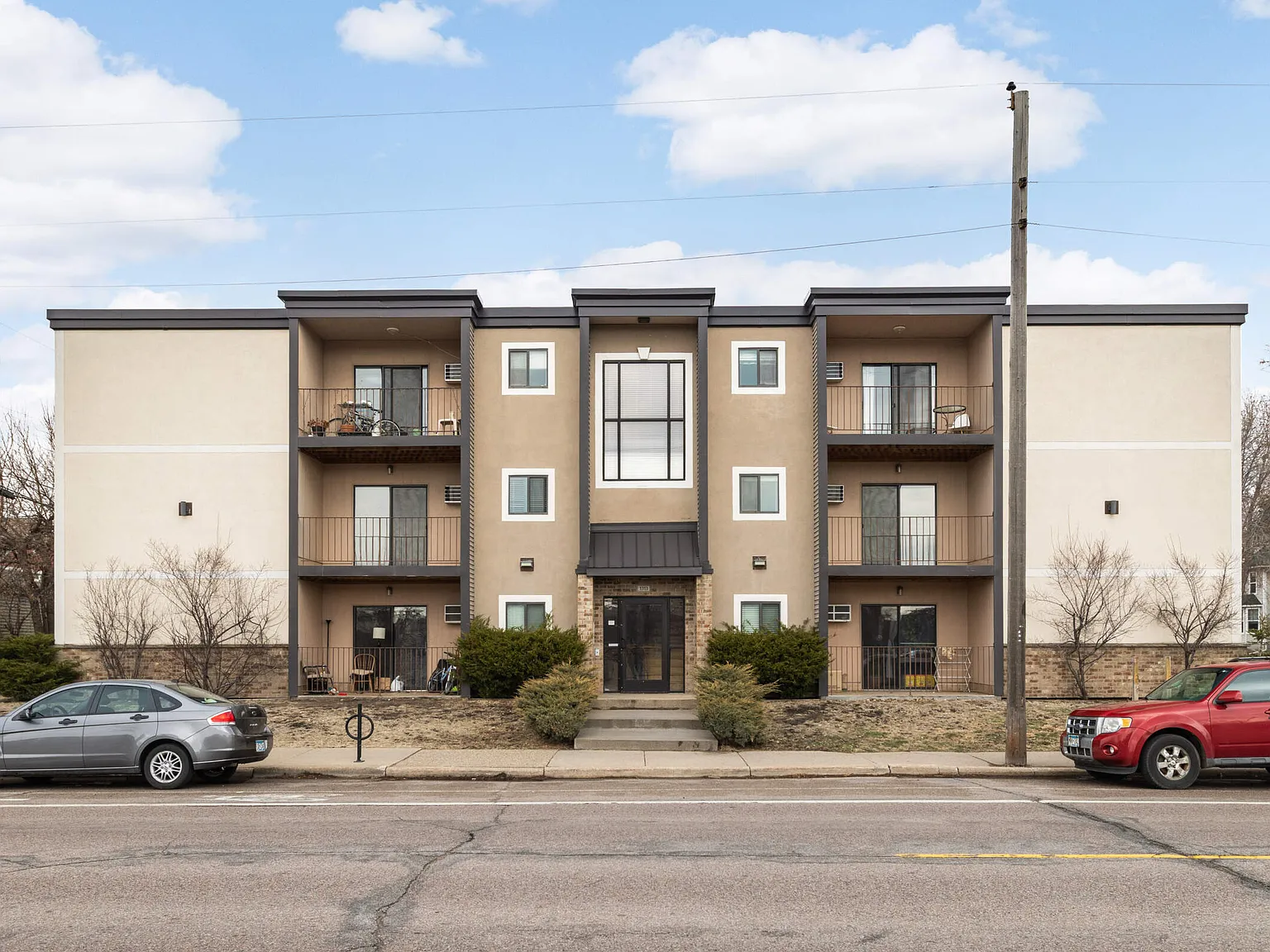 2 bed, 890 sqft, $1,545 — Photo 3
