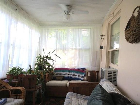 3rd image of 70 Granger St