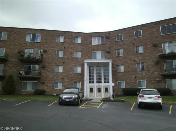 355 Solon Rd APT 208, Chagrin Falls, OH 44022