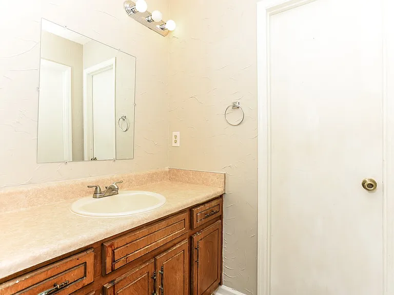 202 Northbridge Dr — Photo 12