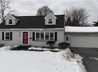 449 Lake Meadow Dr, Rochester, NY 14612