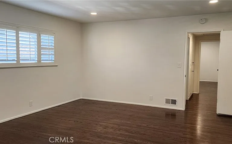 460 Winthrop Rd — Photo 15