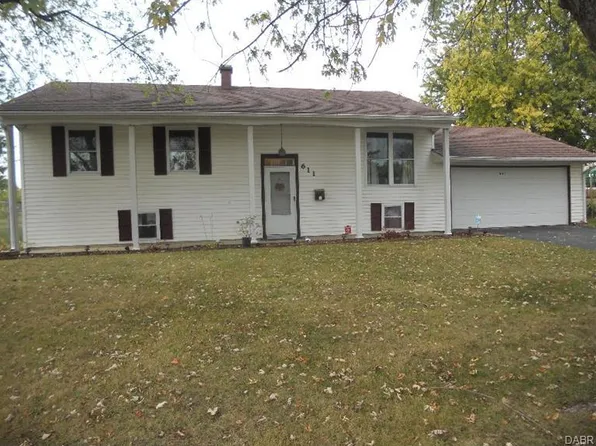 611 Bowser Dr, New Carlisle, OH 45344