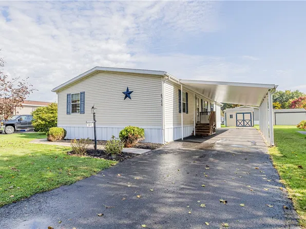 6300 Whispering Woods Dr, Williamson, NY 14589