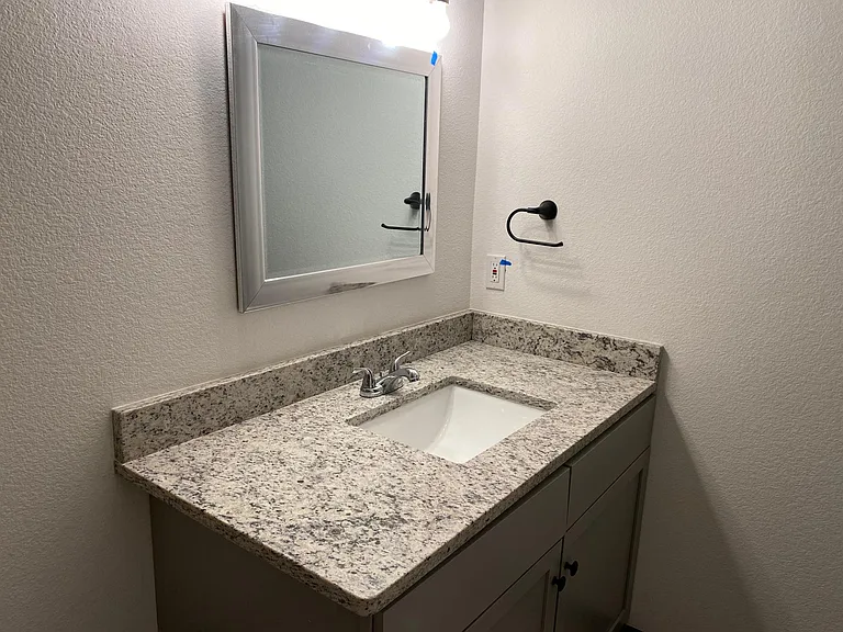 809 Hc Gilbert Minjares Dr #B — Photo 14