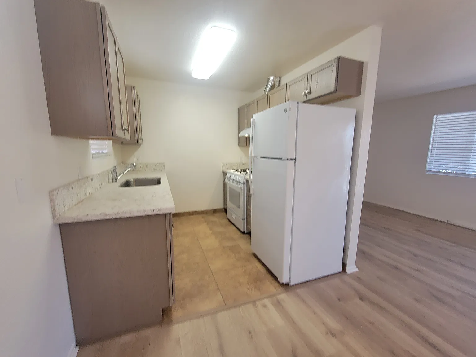 1 bed, 845 sqft, $1,900 — Photo 3