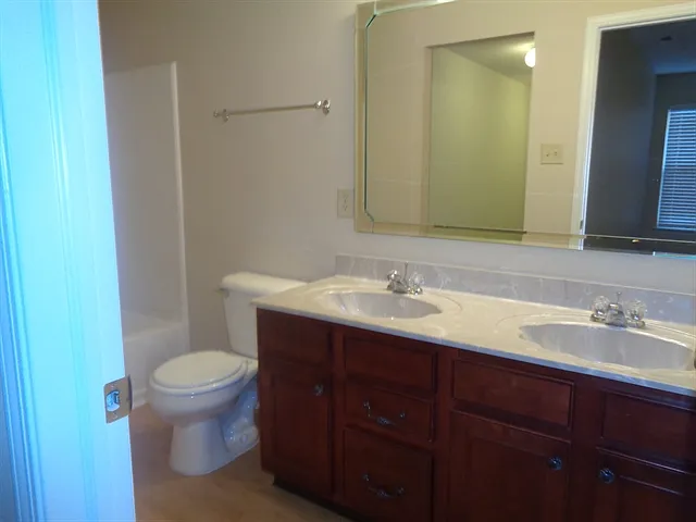 2136 Olympia Dr — Photo 11