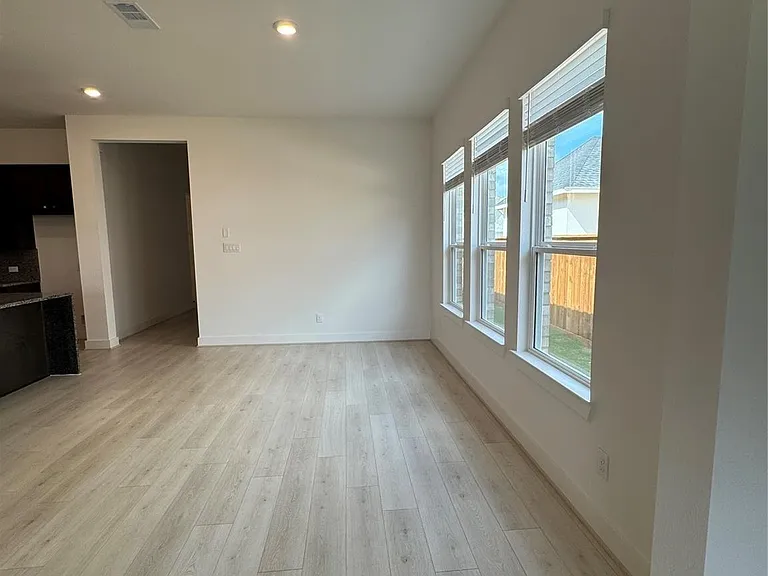 7129 Carriage Light Dr — Photo 21