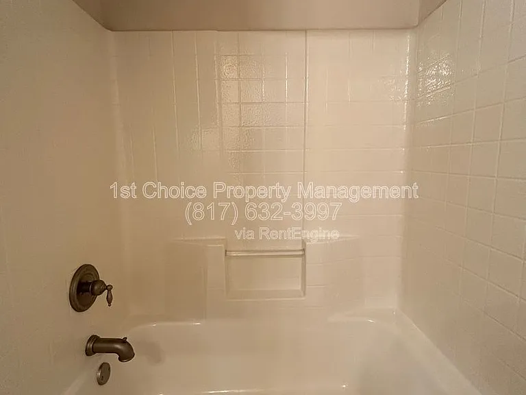 1835 Woodchase Dr — Photo 21