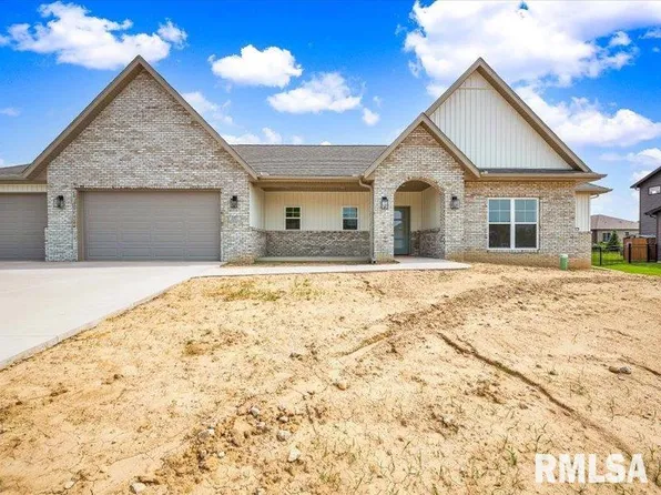 207 Saddlerock Dr, Washington, IL 61571