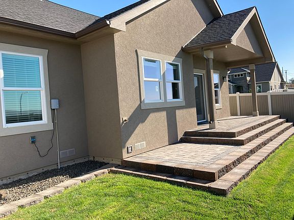 Extra large Paver Patio with Barbeque area.