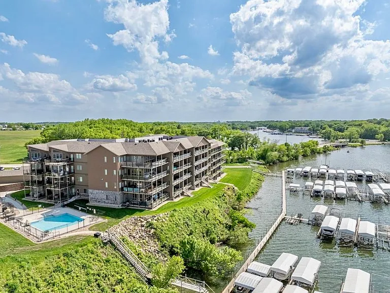 570 Linden Dr #412 — Photo 43