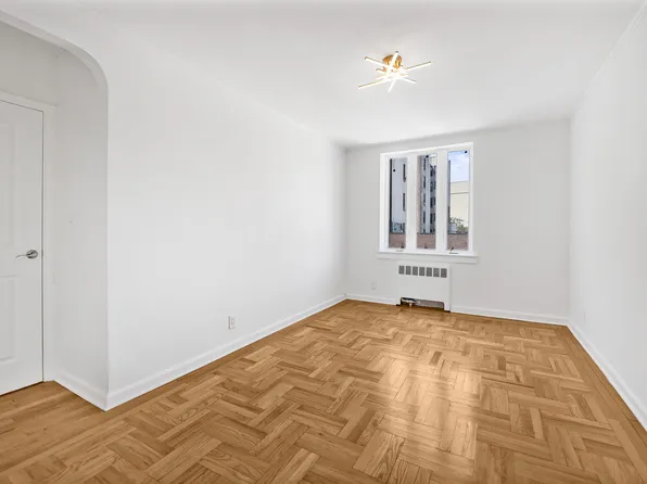 3099 Brighton 1st Place image 17 of 21