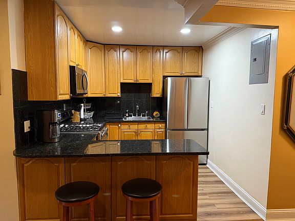 3rd image of 30-12 23rd St #3